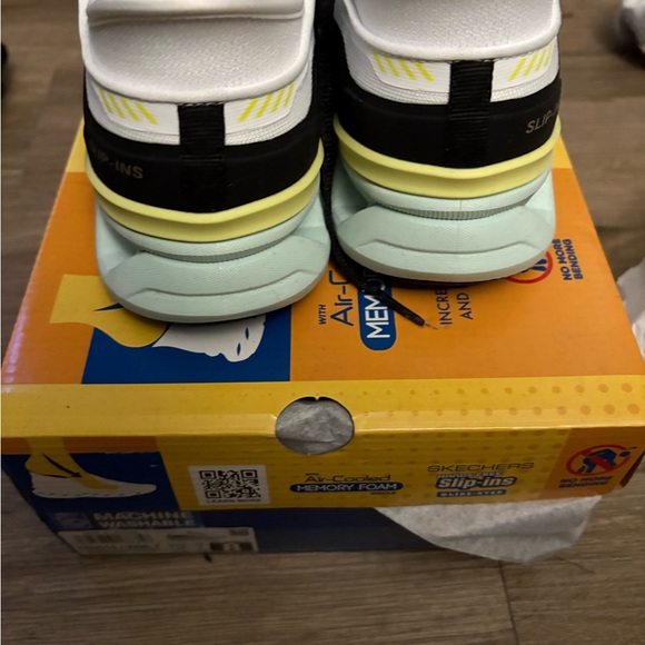 Skechers women’s Athletic Slip-Ins White Black - Picture 3 of 5